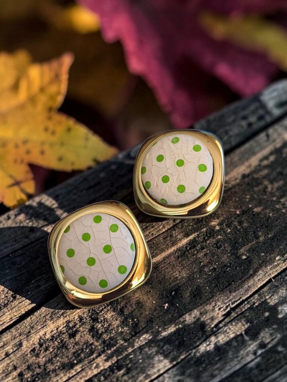Vtg Gold-Tone Square Green Polka Dot Clip On Earrings